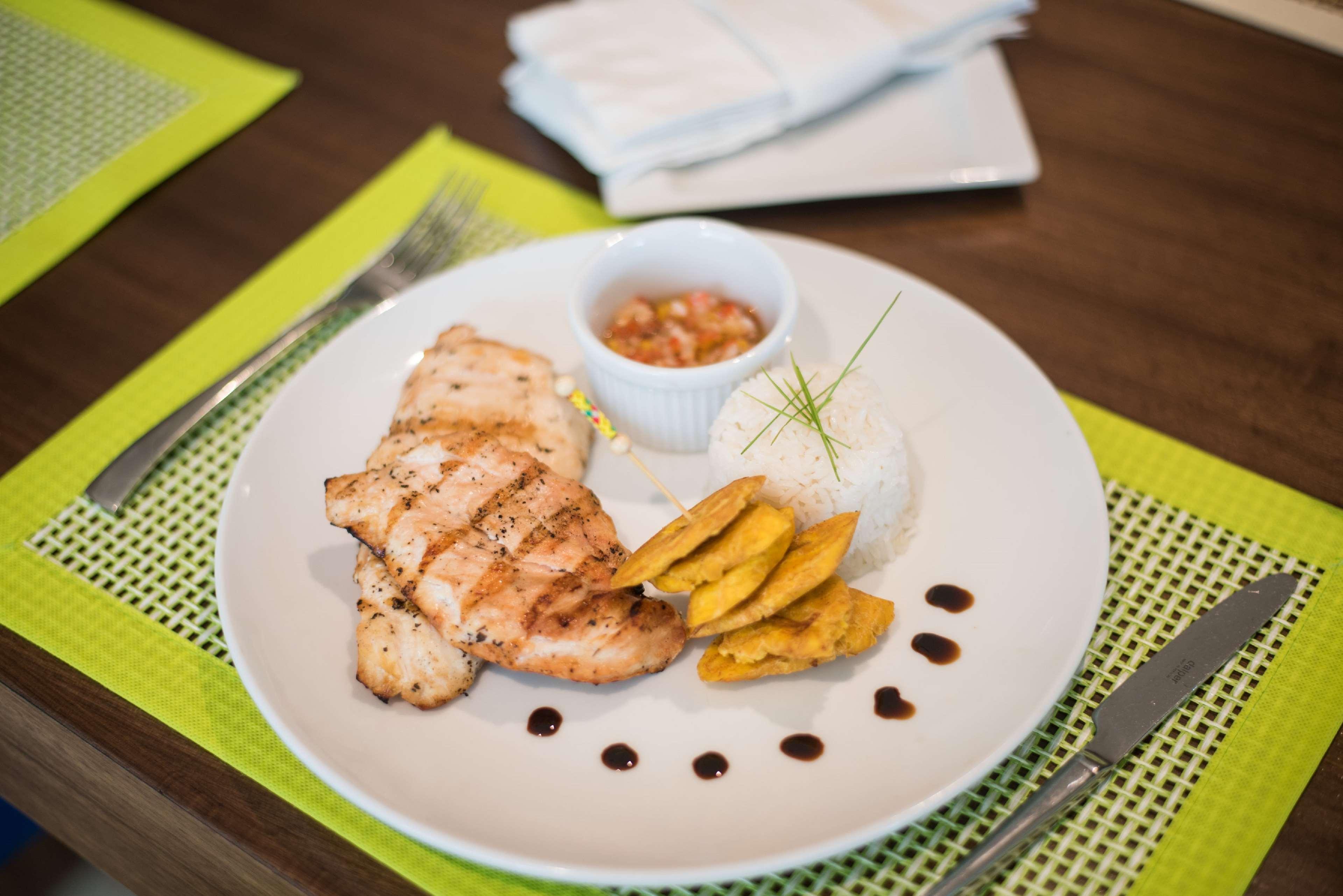 Отель Hampton By Hilton Santo Domingo Airport Бока-Чика Экстерьер фото