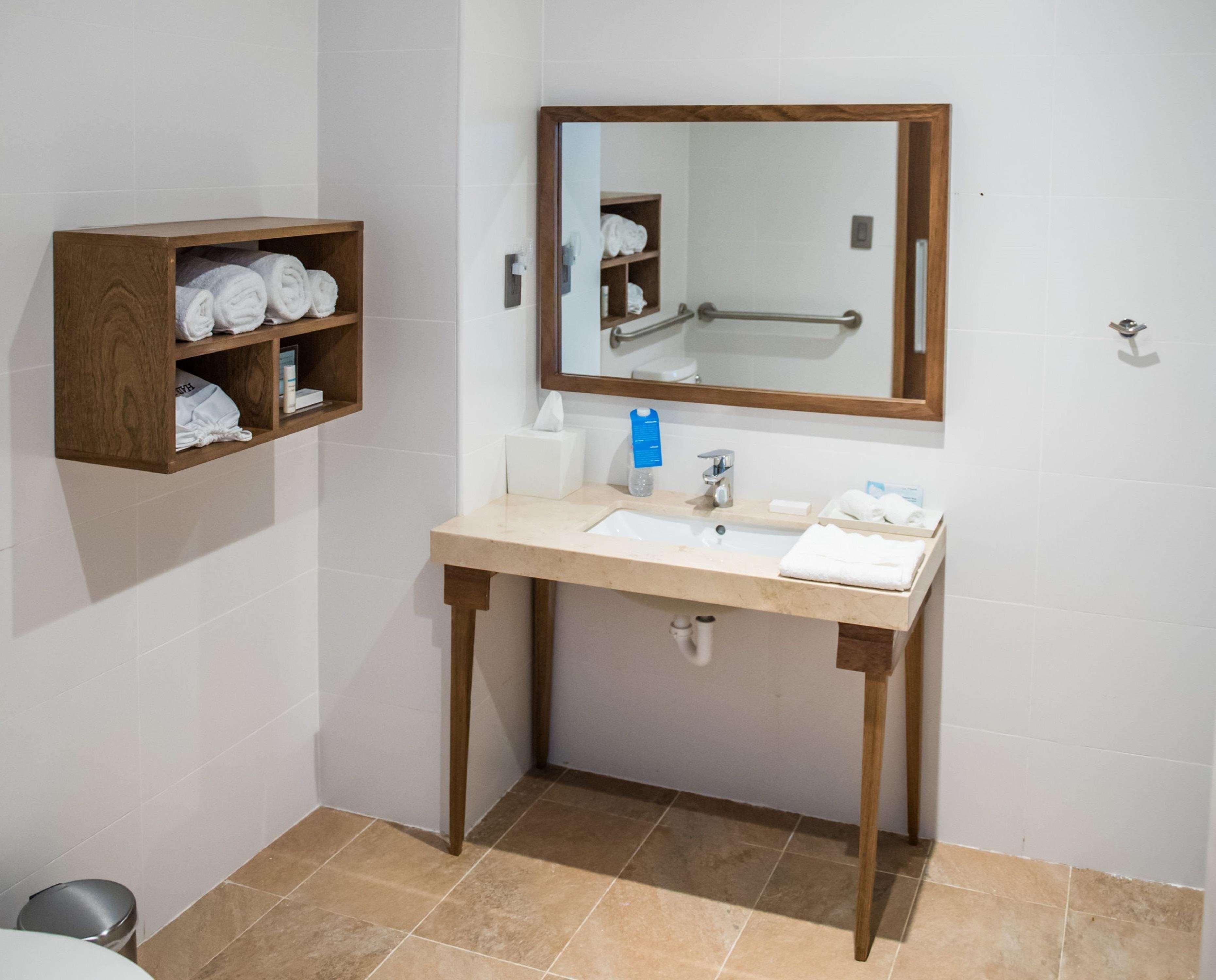 Отель Hampton By Hilton Santo Domingo Airport Бока-Чика Экстерьер фото