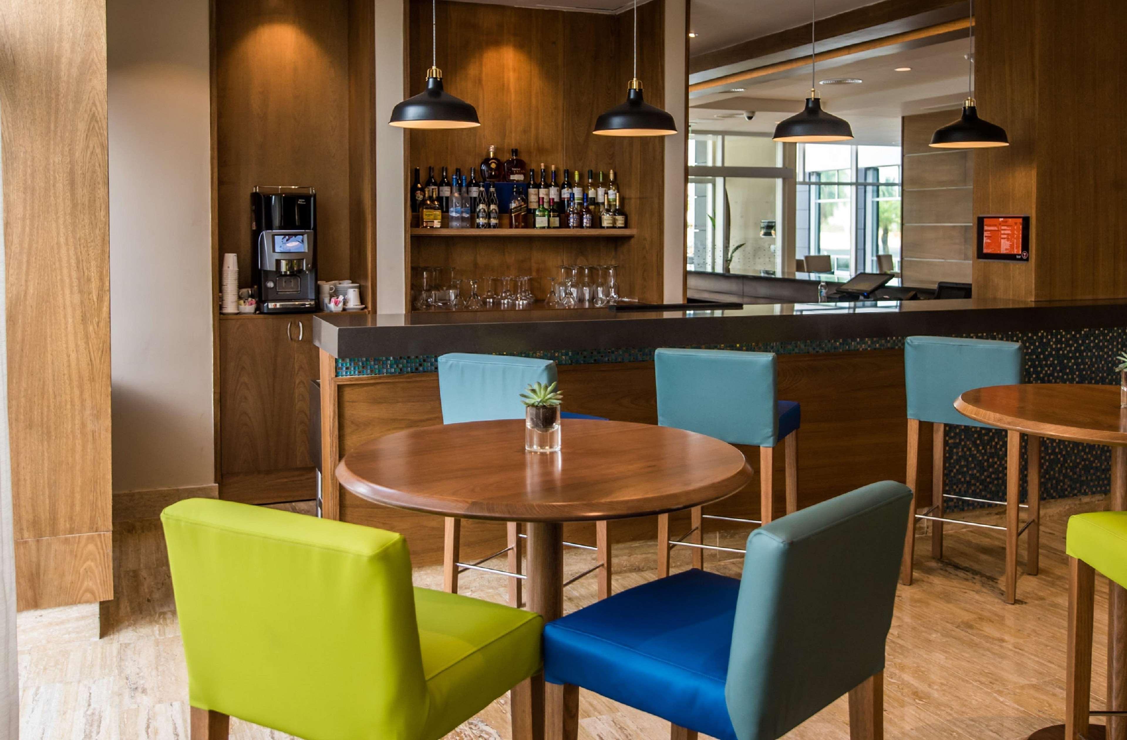 Отель Hampton By Hilton Santo Domingo Airport Бока-Чика Экстерьер фото