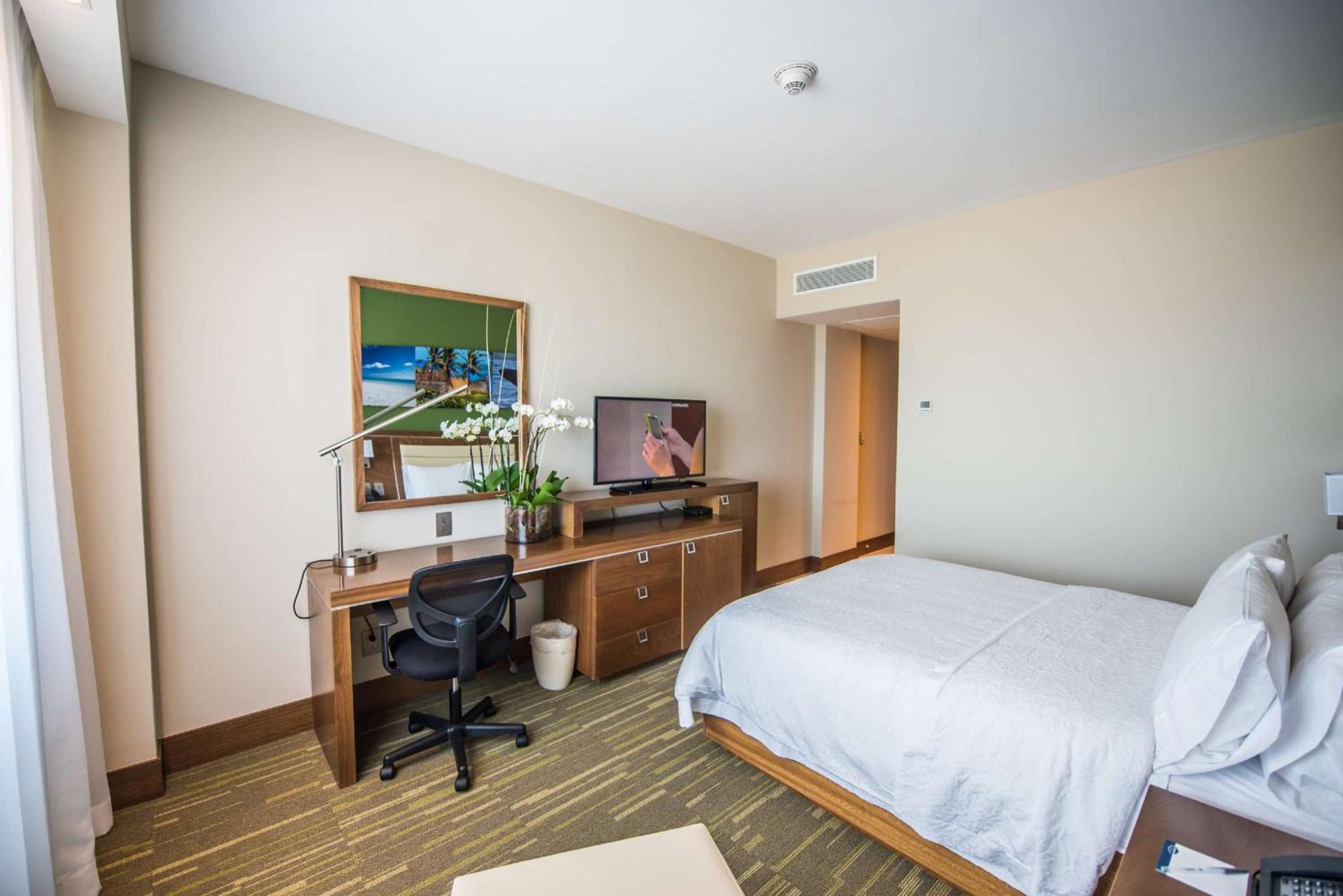 Отель Hampton By Hilton Santo Domingo Airport Бока-Чика Экстерьер фото