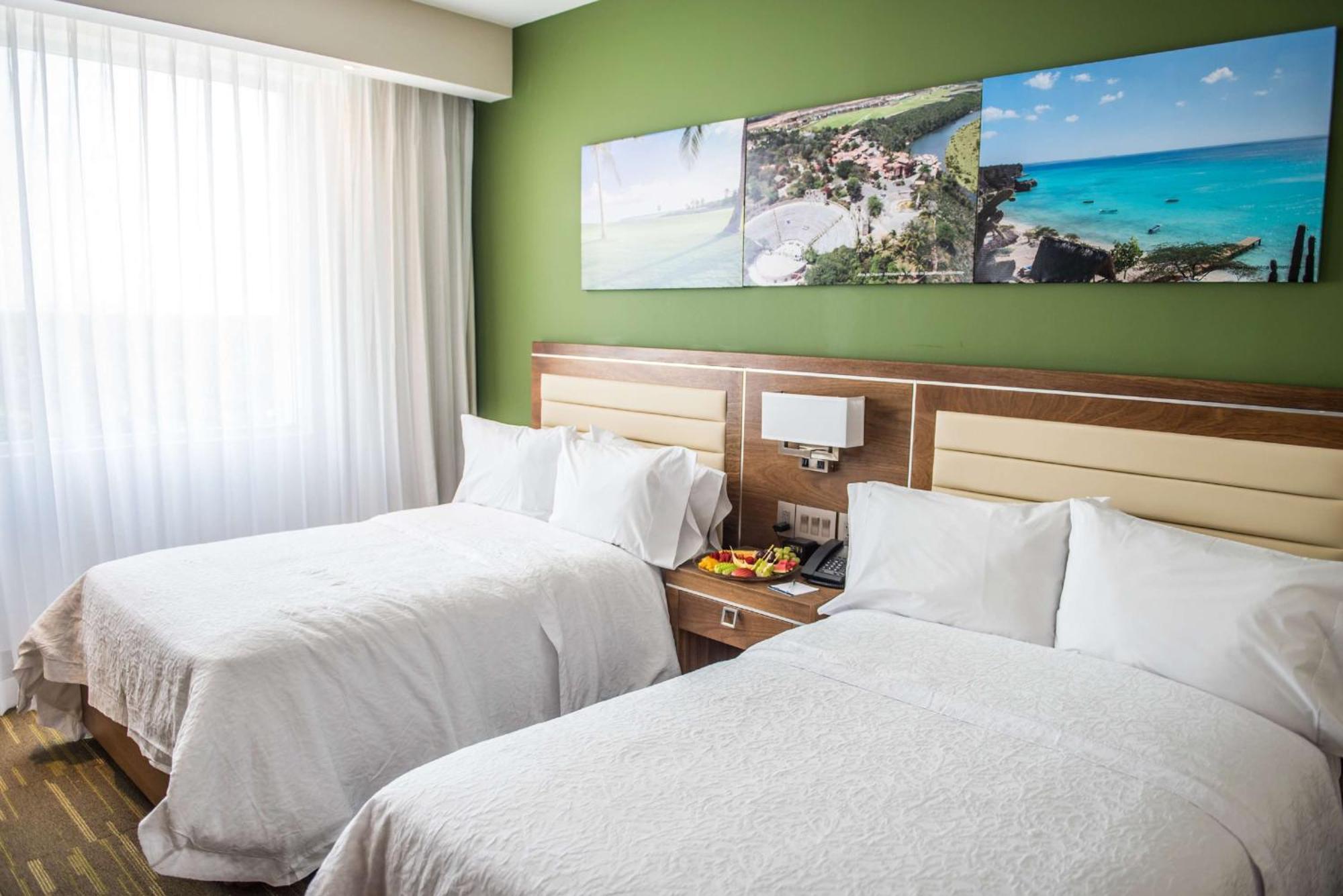 Отель Hampton By Hilton Santo Domingo Airport Бока-Чика Экстерьер фото