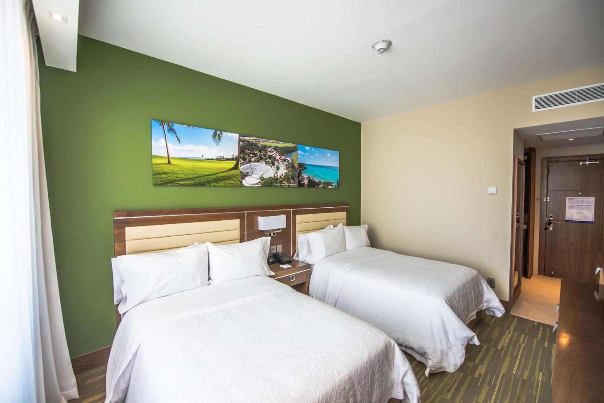 Отель Hampton By Hilton Santo Domingo Airport Бока-Чика Экстерьер фото