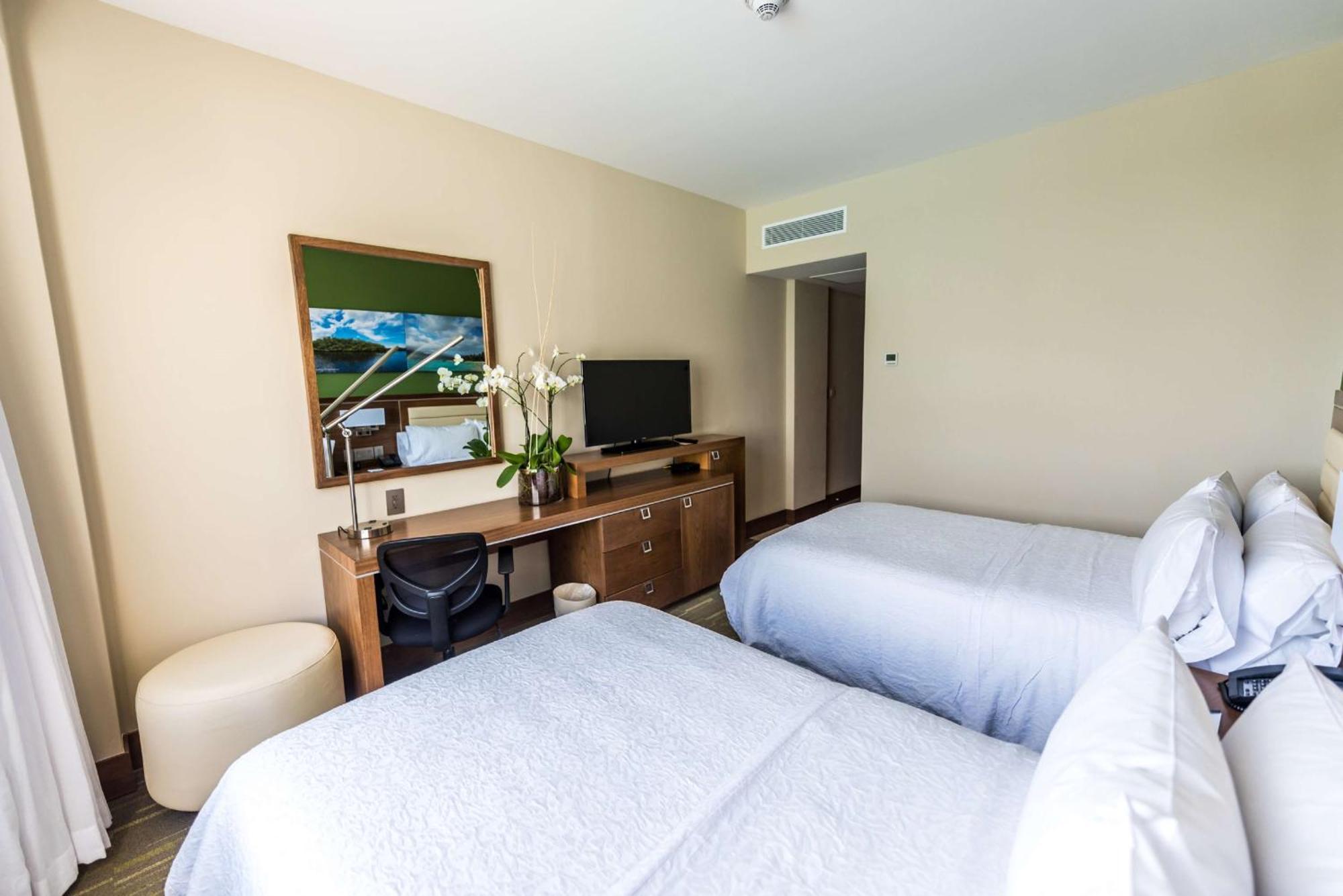 Отель Hampton By Hilton Santo Domingo Airport Бока-Чика Экстерьер фото