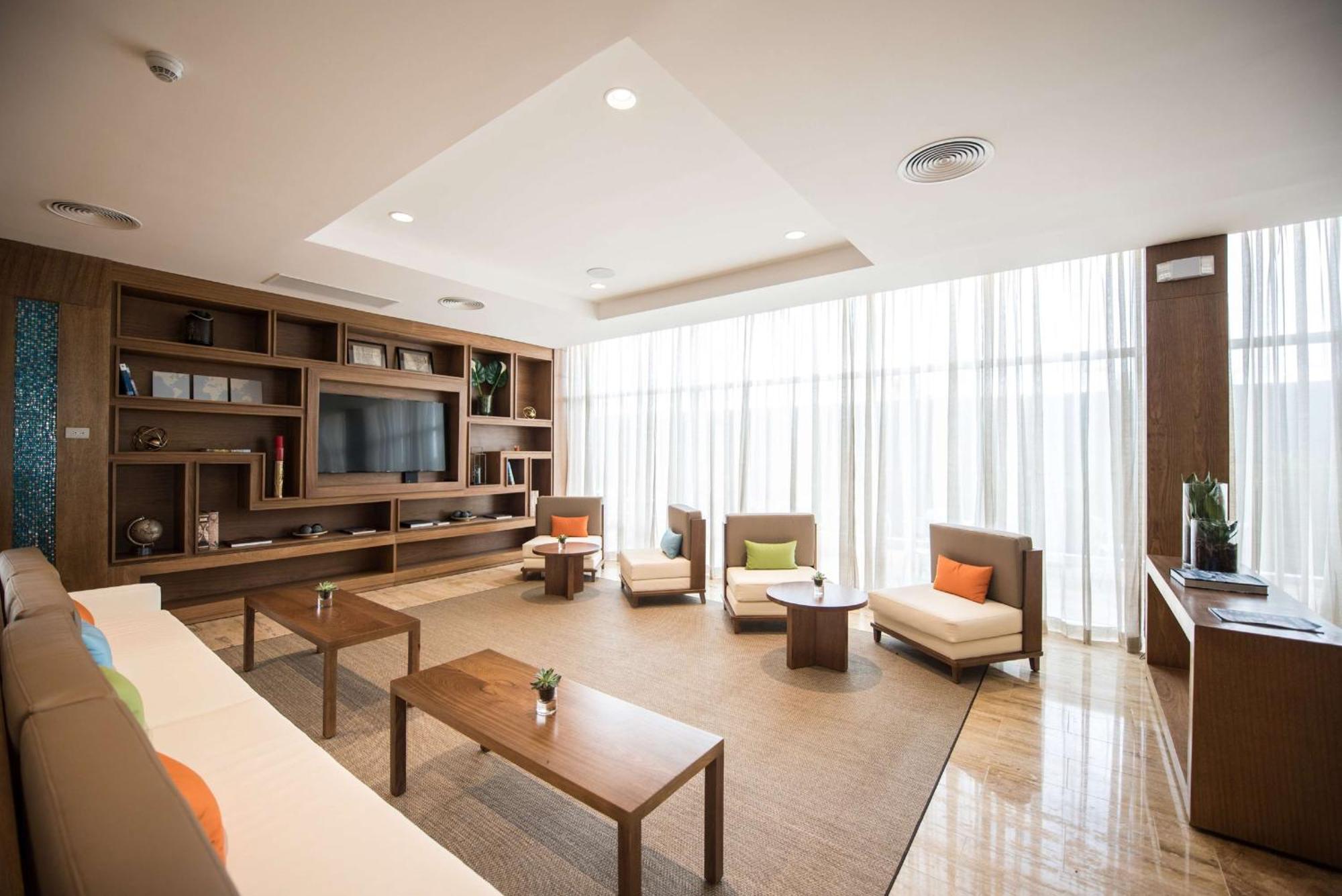 Отель Hampton By Hilton Santo Domingo Airport Бока-Чика Экстерьер фото