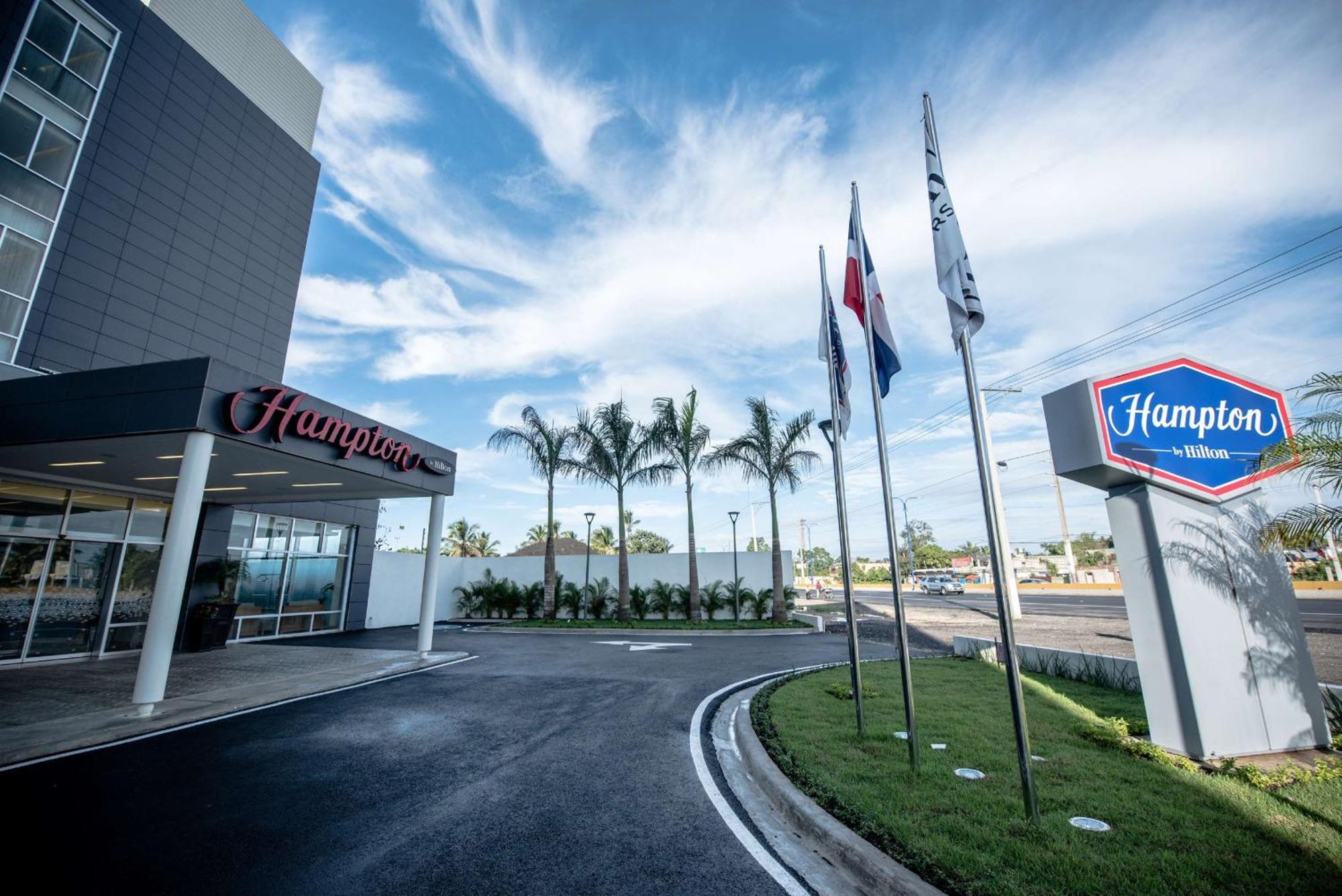 Отель Hampton By Hilton Santo Domingo Airport Бока-Чика Экстерьер фото