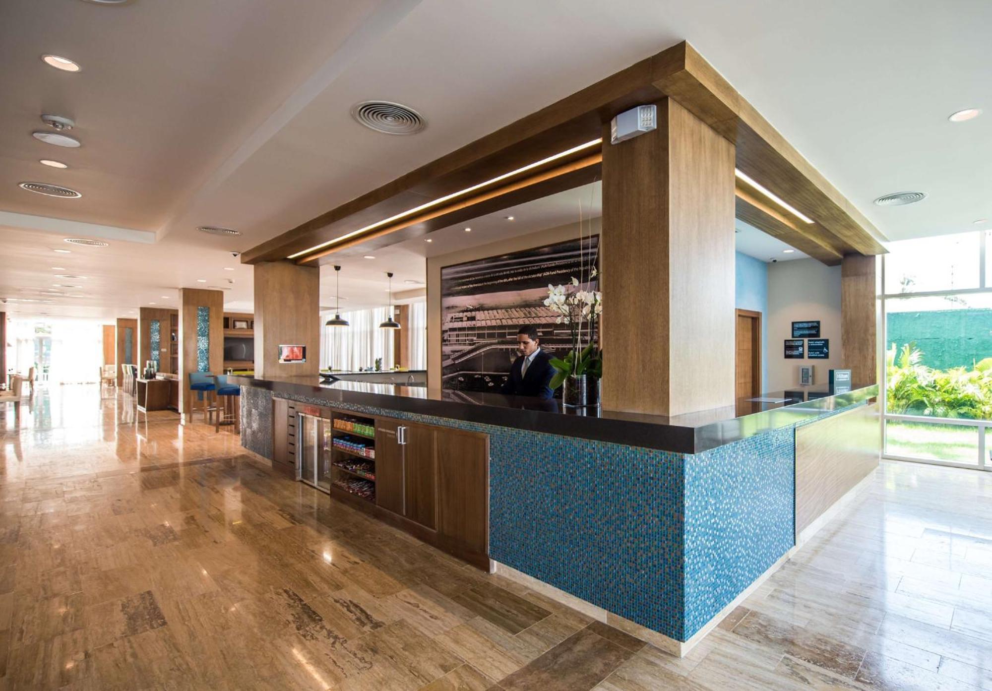 Отель Hampton By Hilton Santo Domingo Airport Бока-Чика Экстерьер фото